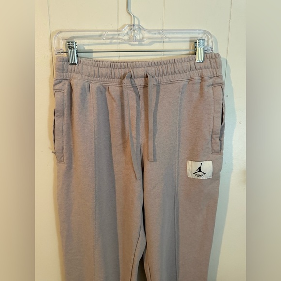 Jordan Essentials Pleated Fleece Cuffed Sweatpants Beige/Gray Women's Size XS - Picture 11 of 15